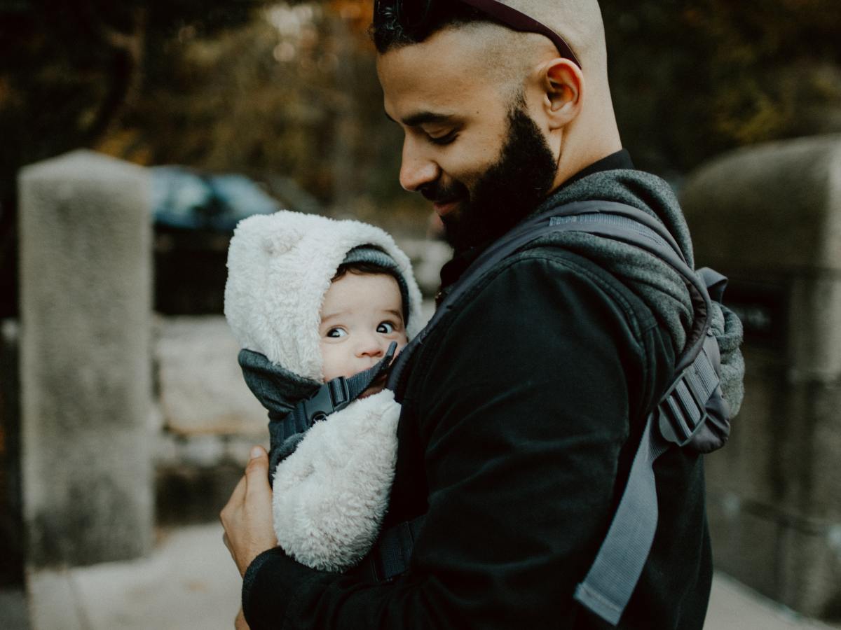 Tata na rodzicielskim – czy to coś&nbsp;zmienia?